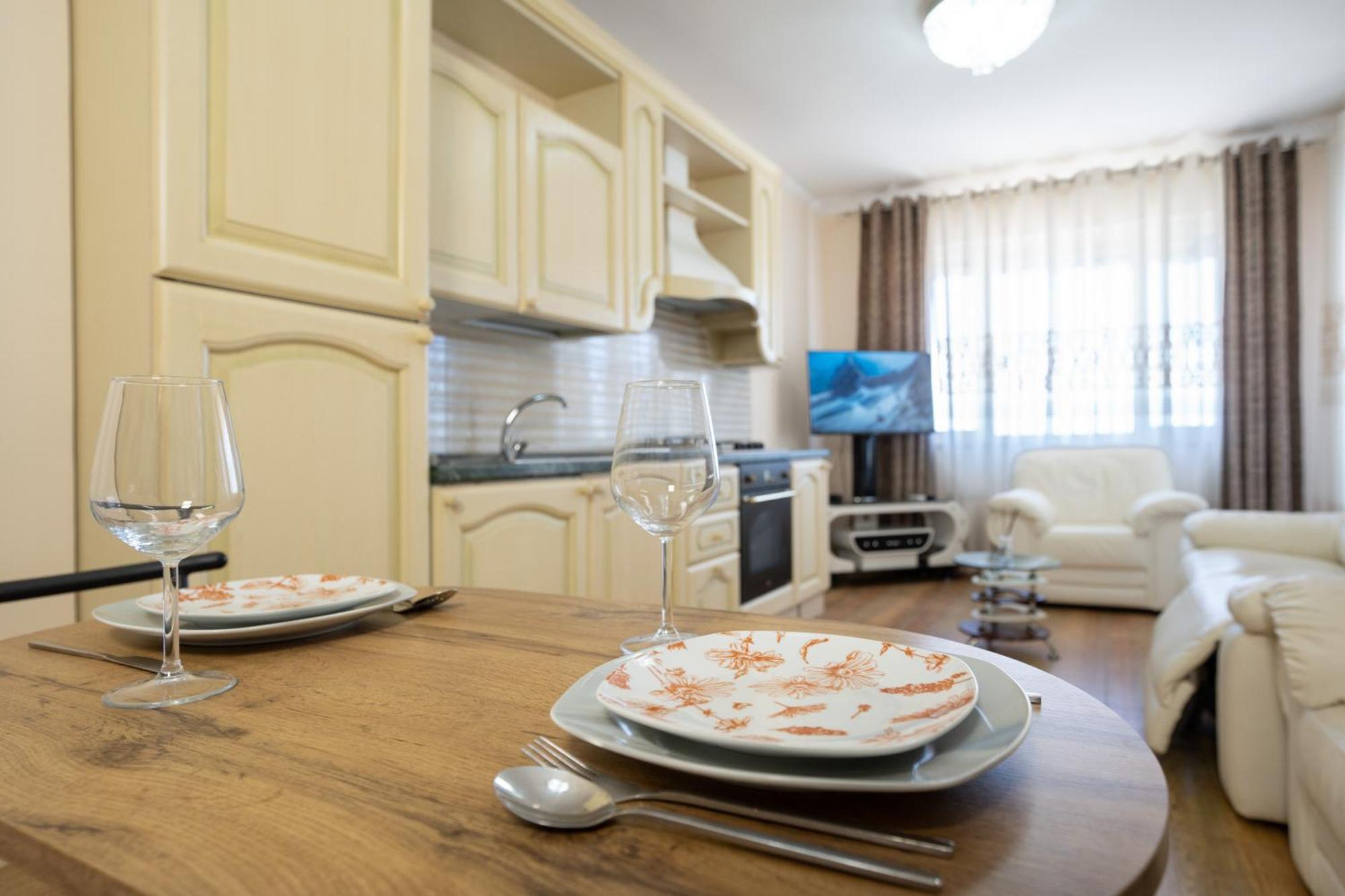 Sea View-apartment On The - Durrs2