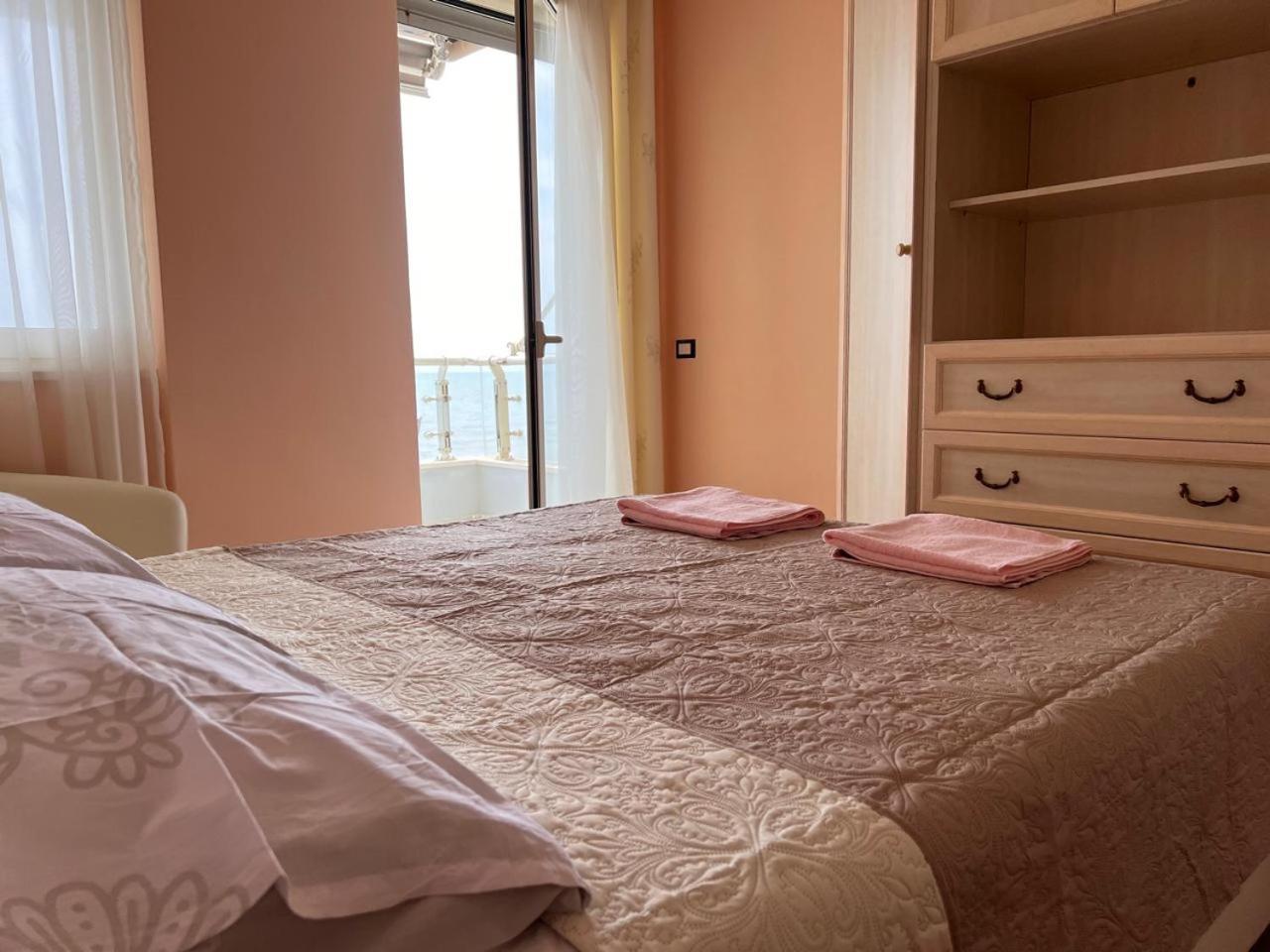 Sea View-apartment On The - Durrs2