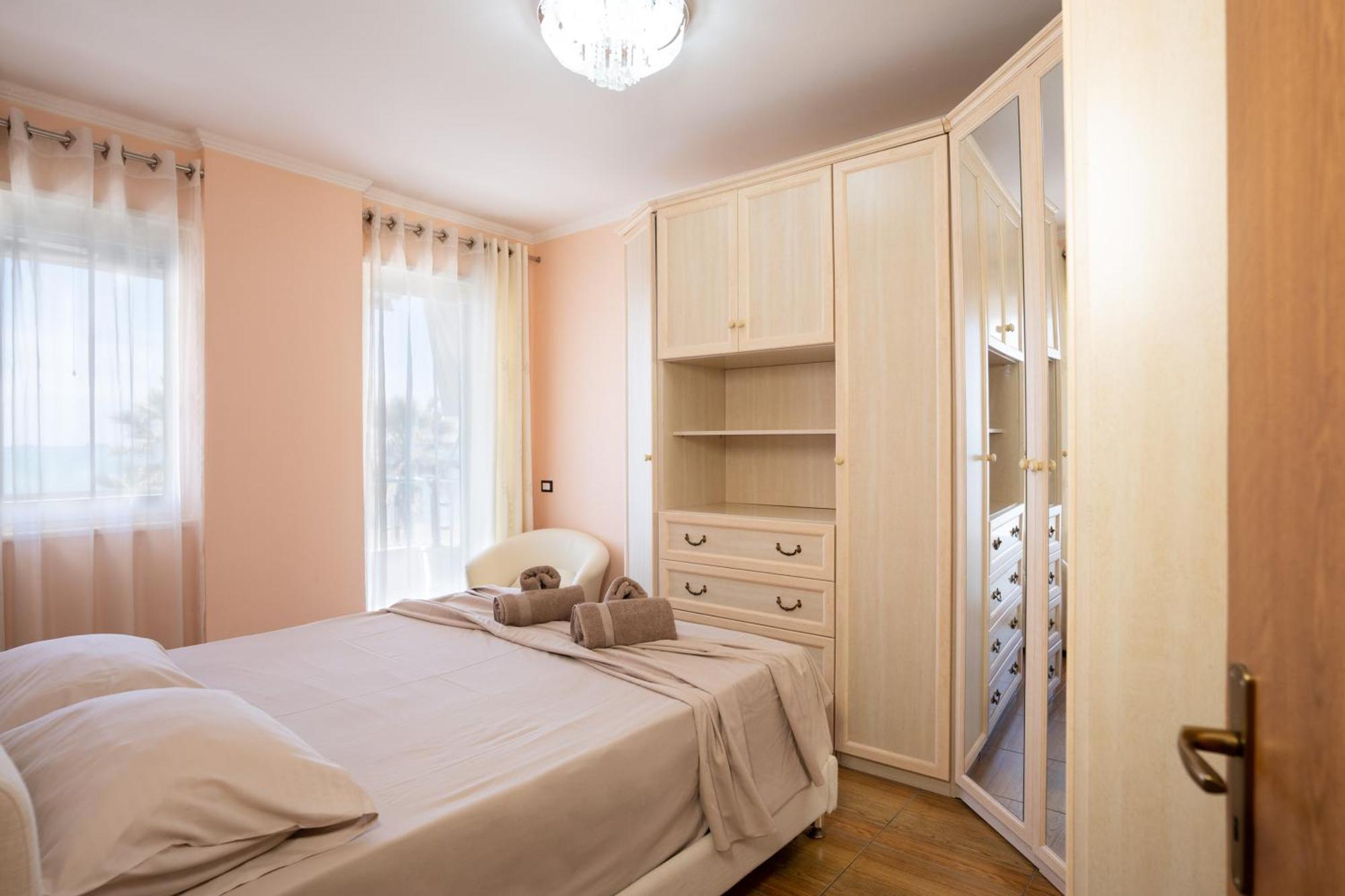 Sea View-apartment On The - Durrs2 *